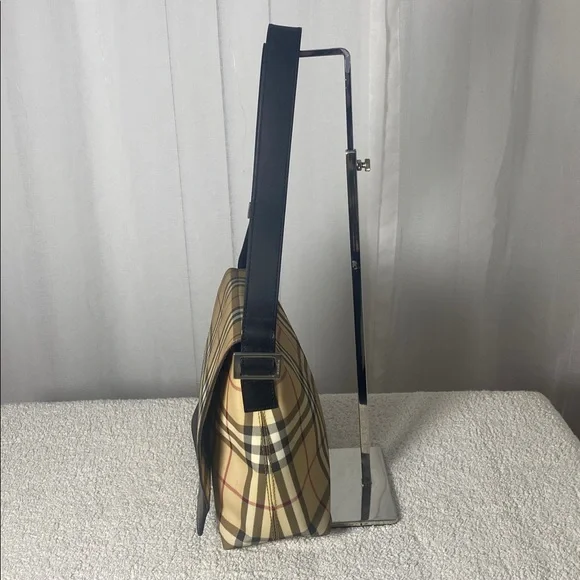 GUC Burberry Nova Check Messenger Bag - Picture 2 of 10
